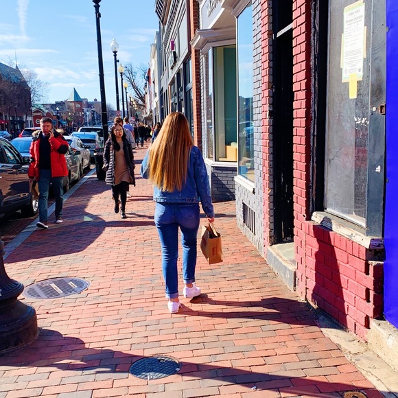 Meet your Posher, Angelina - Picture 1 of 1